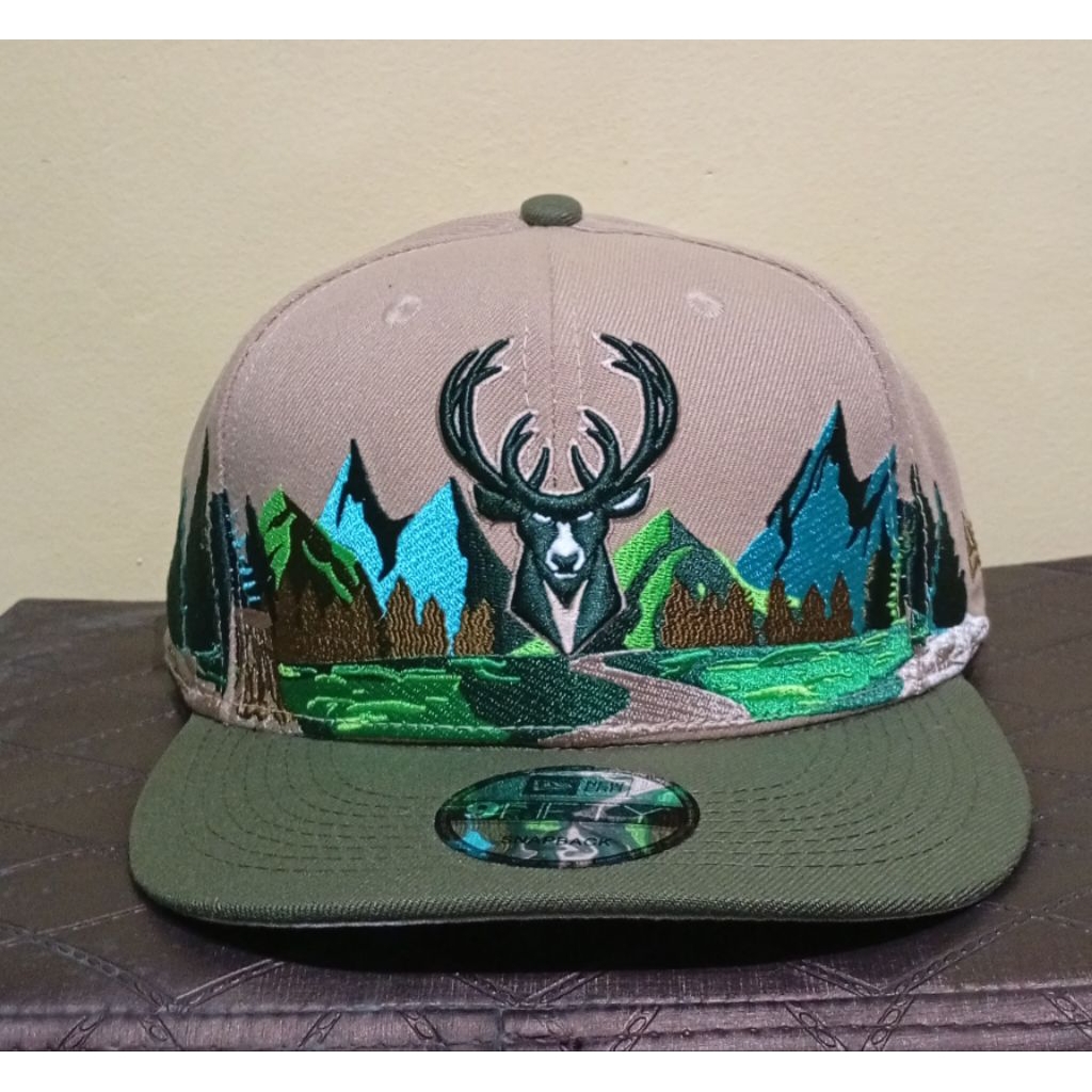 NEW ERA MILWAUKEE BUCKS LANDSCAPE