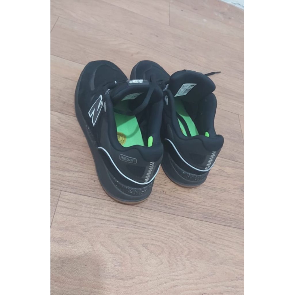 sepatu pria NB hitam