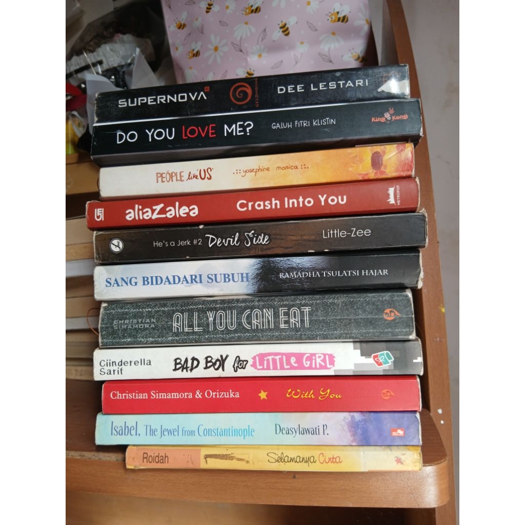 PrelovedNovelGelombangDeeLestari-DoYouLoveMe-peopleLikeUs-CrushInToYou-BidadariShubuh-AllYouCanEat-B