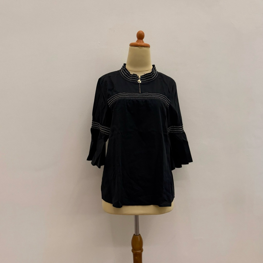PRELOVED MKO Black Parachute Zipper Black Top Blouse Simple Casual Fashion Wanita