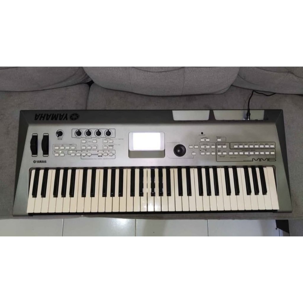 Yamaha MM6 keyboard synthesizer