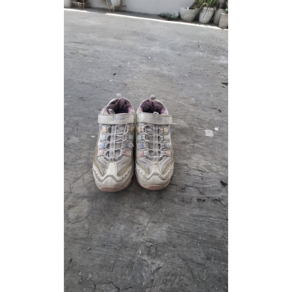 sepatu skechers ukuran 36 preloved