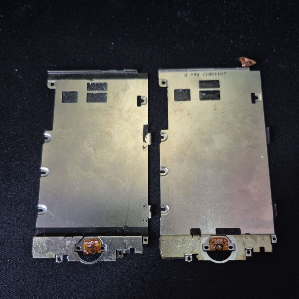 PELAT BESI TENGAH LCD IPOD TOUCH 4 A1367 ORIGINAL COPOTAN