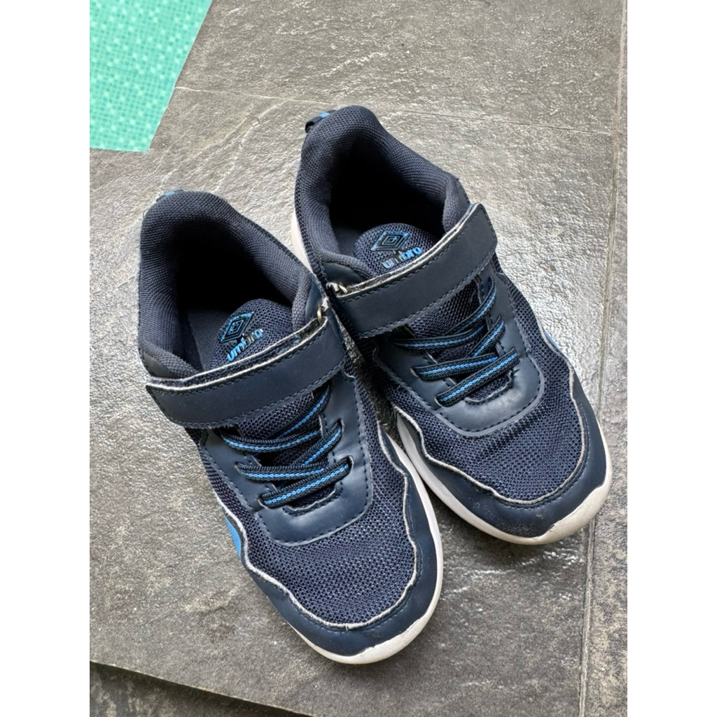 preloved sepatu sneakers anak laki laki umbro insole 21cm