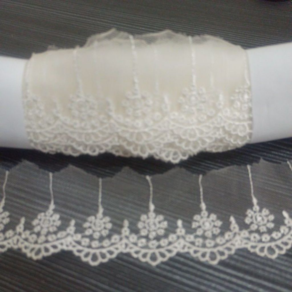 renda corak bunga kecil