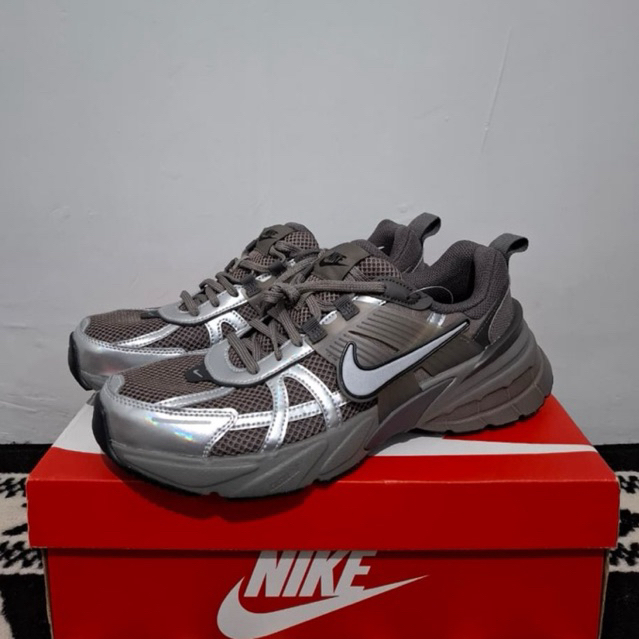 V2K Cave Stone Metalic Silver