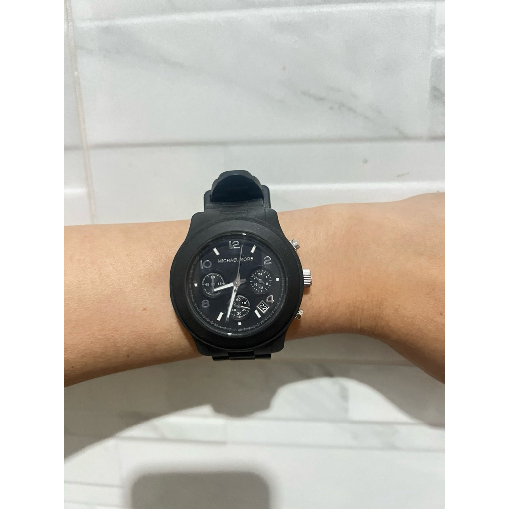 Preloved  Michael Kors Runway Black Ceramic Dial Black Steel Strap Watch MK5291