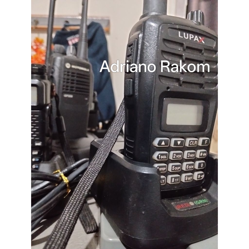 HT Lupax T550 Frek VHF lengkap charger