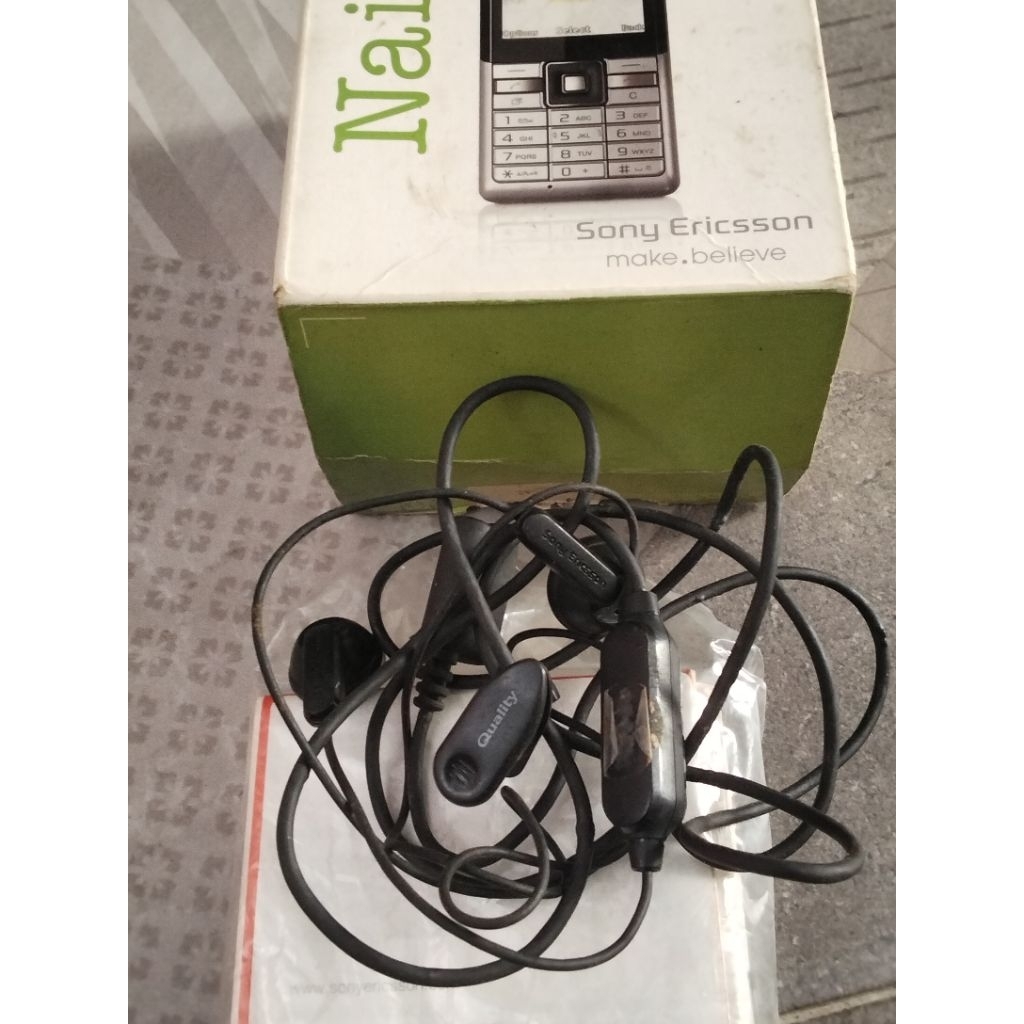 DOOS BOOK HANSET SONY ERICSSON J105 NAITE