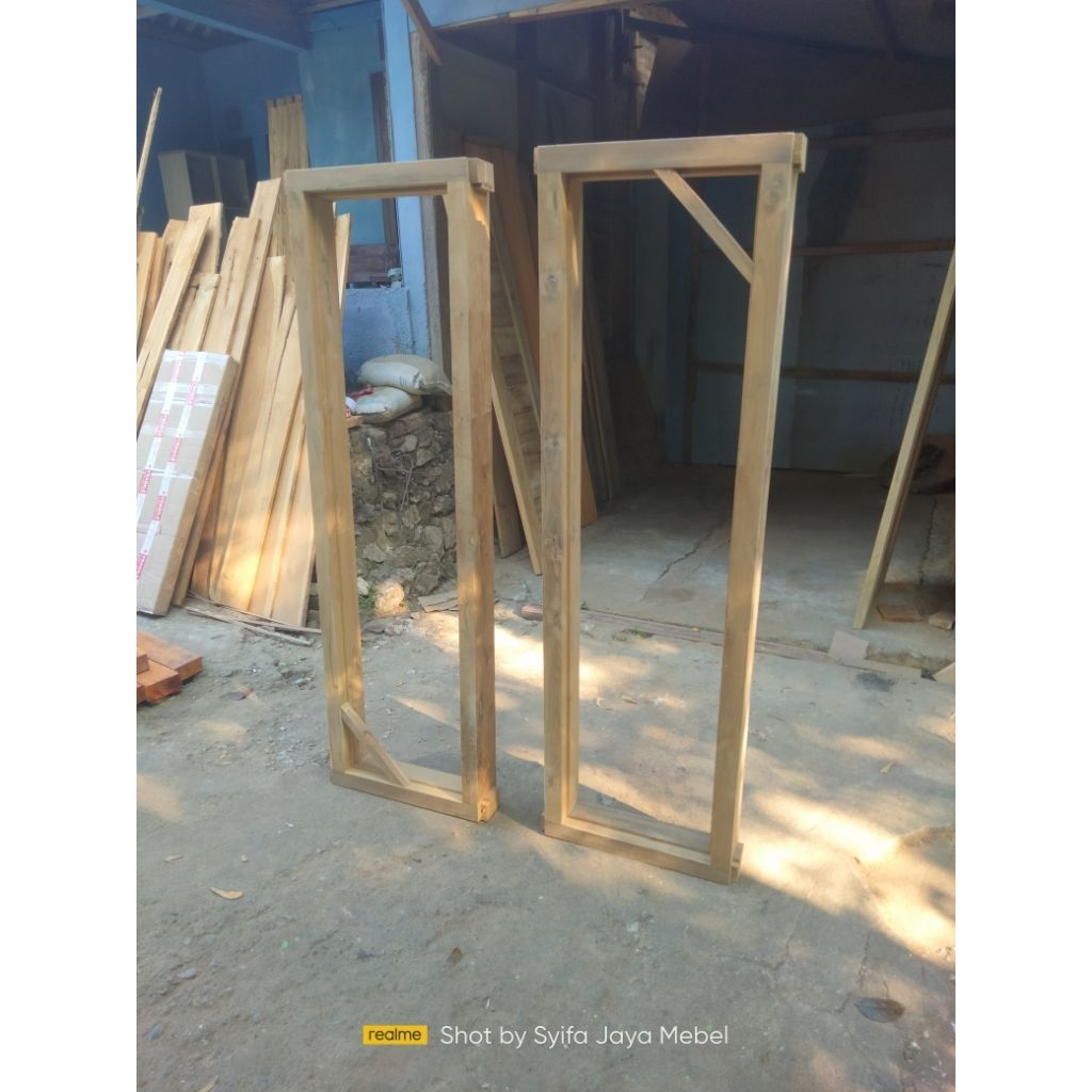 Kusen jendela kayu jati tua