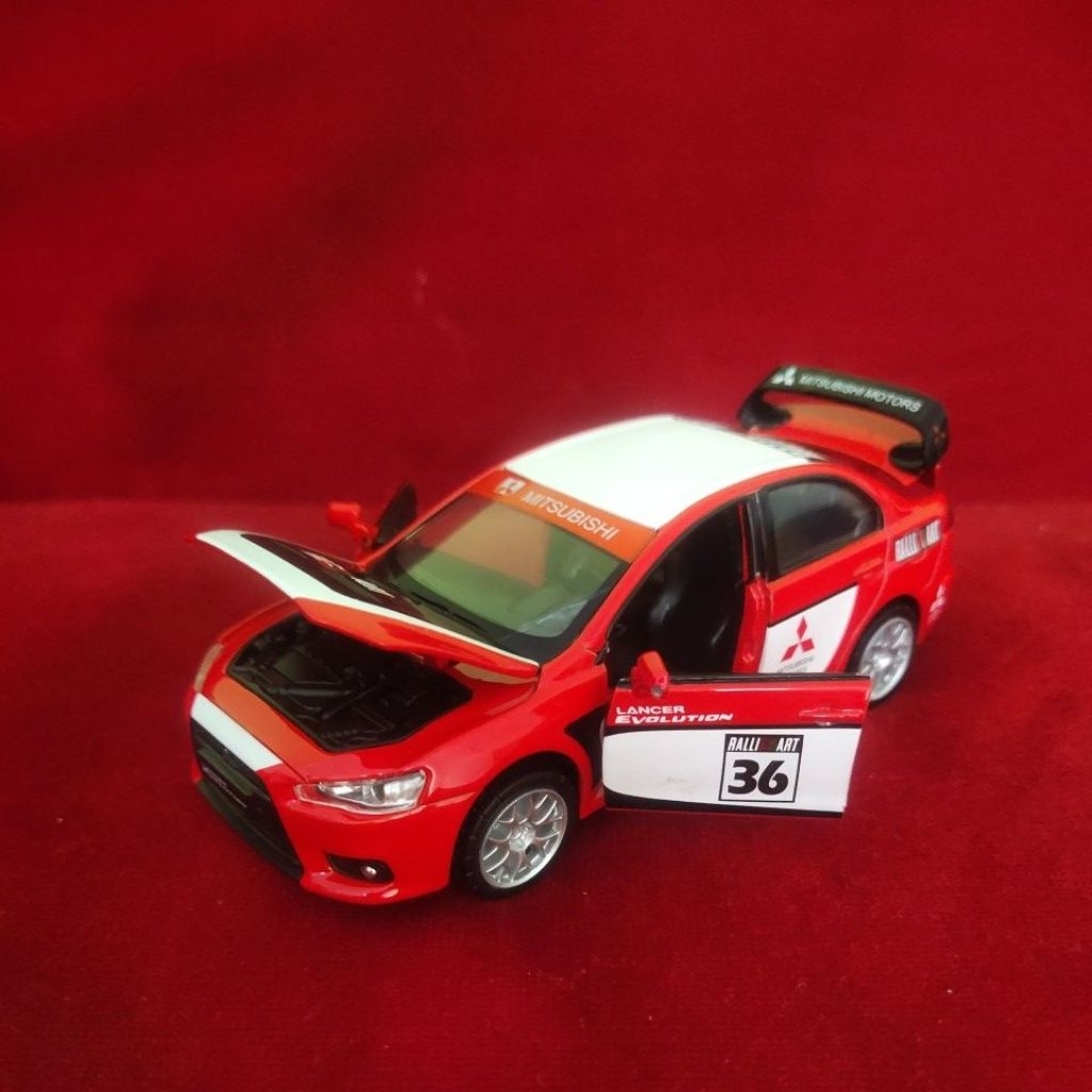 Diecast mobil Mitsubishi Lancer Evolution