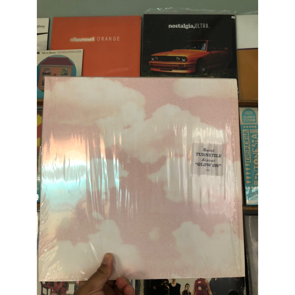 vinyl / piringan hitam turnstile - glow on