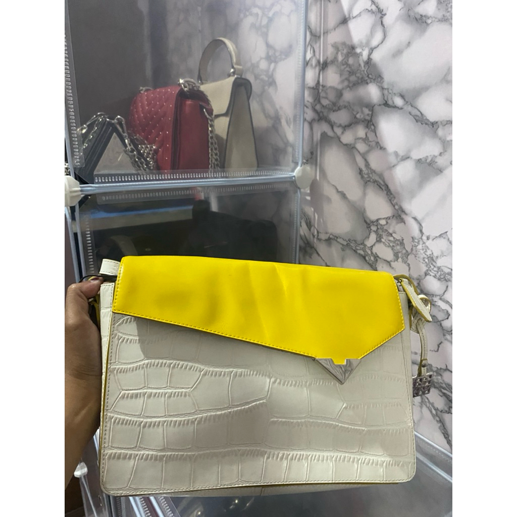 KH Design Sling Bag Preloved