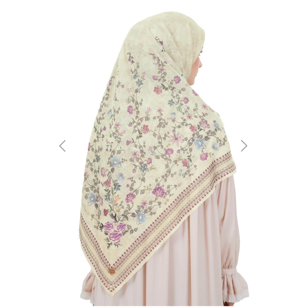 Preloved Abu Dhabi Series size Large Nada Puspita. NADA PUSPITA