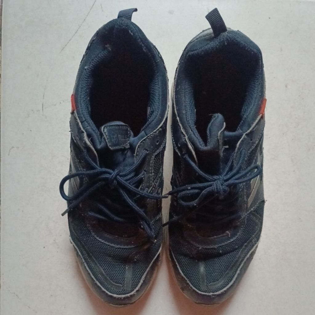 Preloved Sepatu Pria