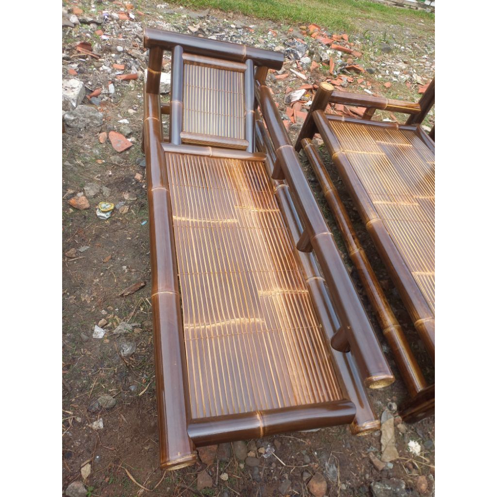 Kursi santai bambu hitam