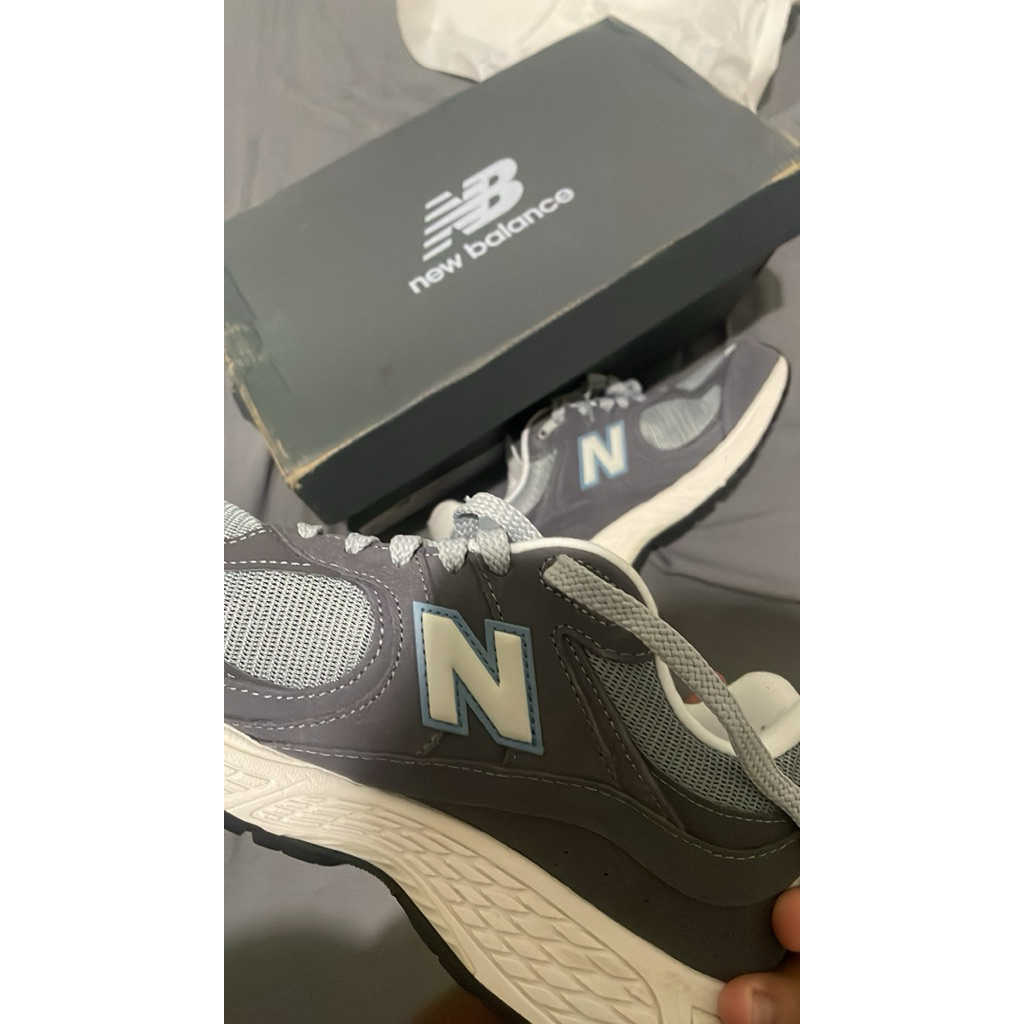 NEW BALANCE 2002R