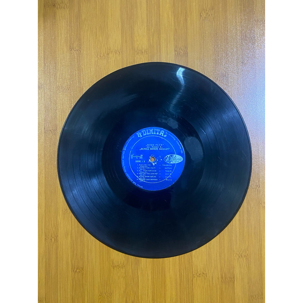 Vinyl koes plus album bunga ditepi djalan