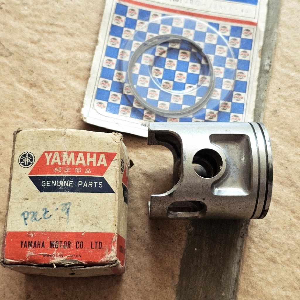 Piston yamaha RX125.NOS