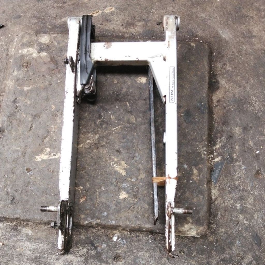 SWING ARM CAPIT UDANG ORIGINAL HONDA SUPRA X 125/KHARISMA NO KROPOS SIAP PAKAI
