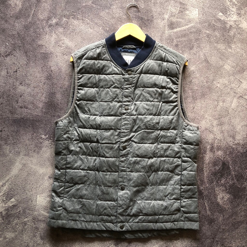 Luxury Down Vest GAP Scnnd Size fit L,Bahan Sangat bagus,Primaloft the luxury down alternative,Rompi
