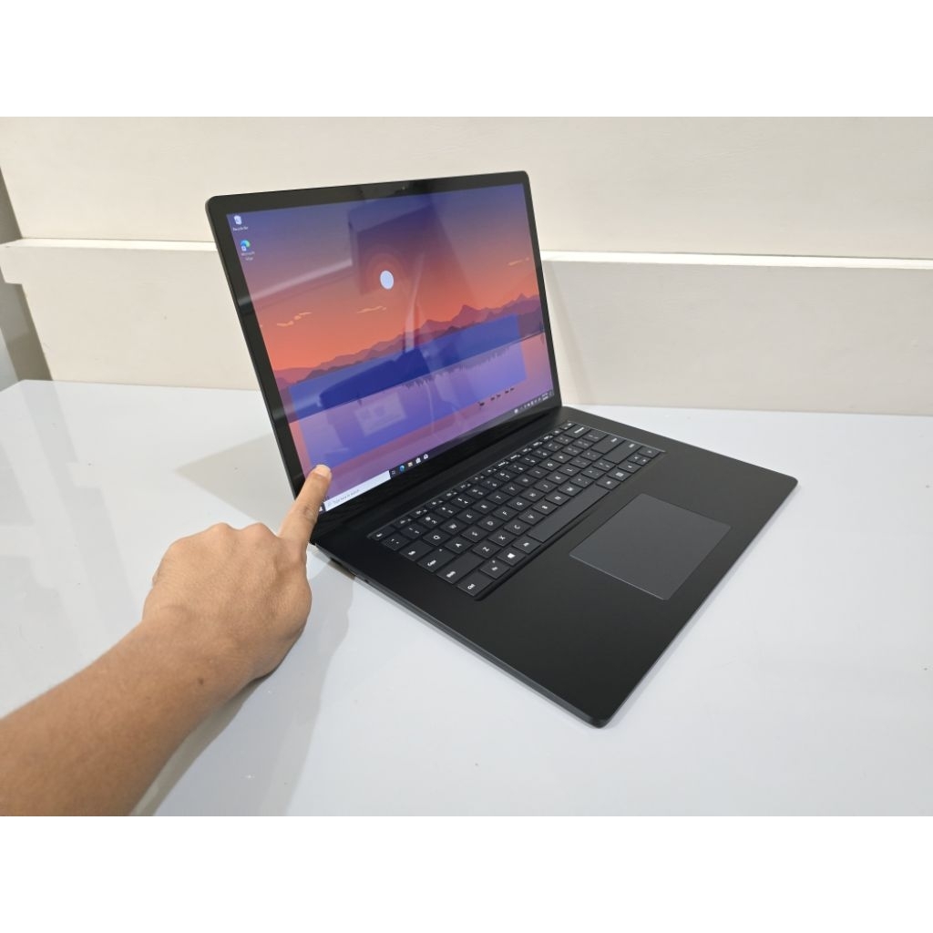 Laptop Microsoft Surface Laptop 4 Intel Core i7 Gen 11th 15-Inch QHD Corning Glass