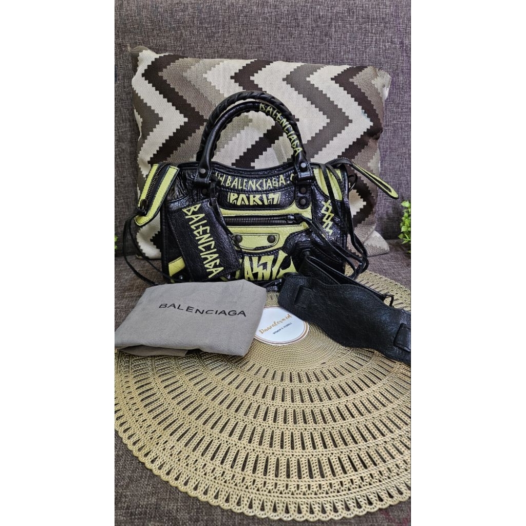 Balenciaga grafiti mini city