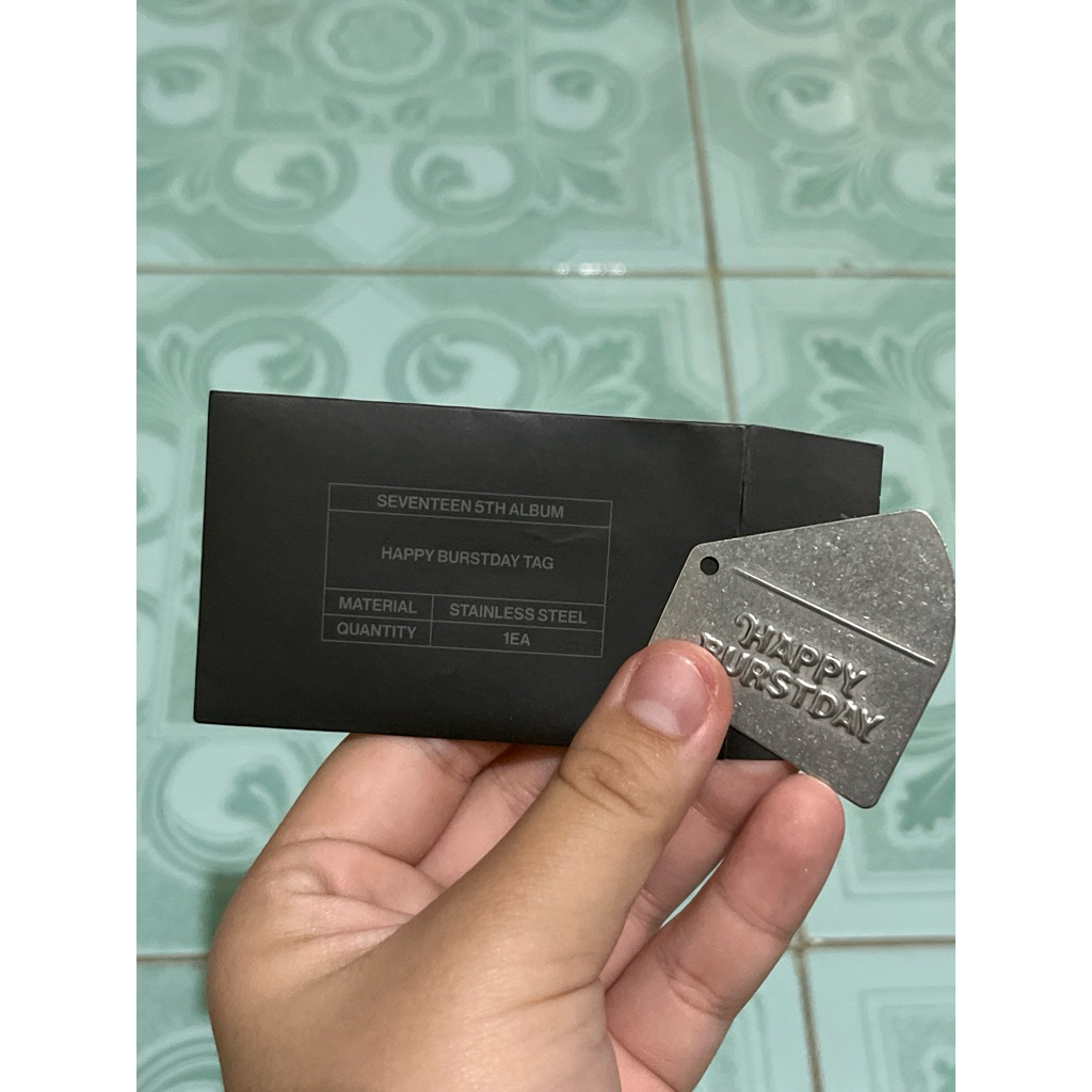 SEVENTEEN HAPPY BURSTDAY TAG KEYCHAIN