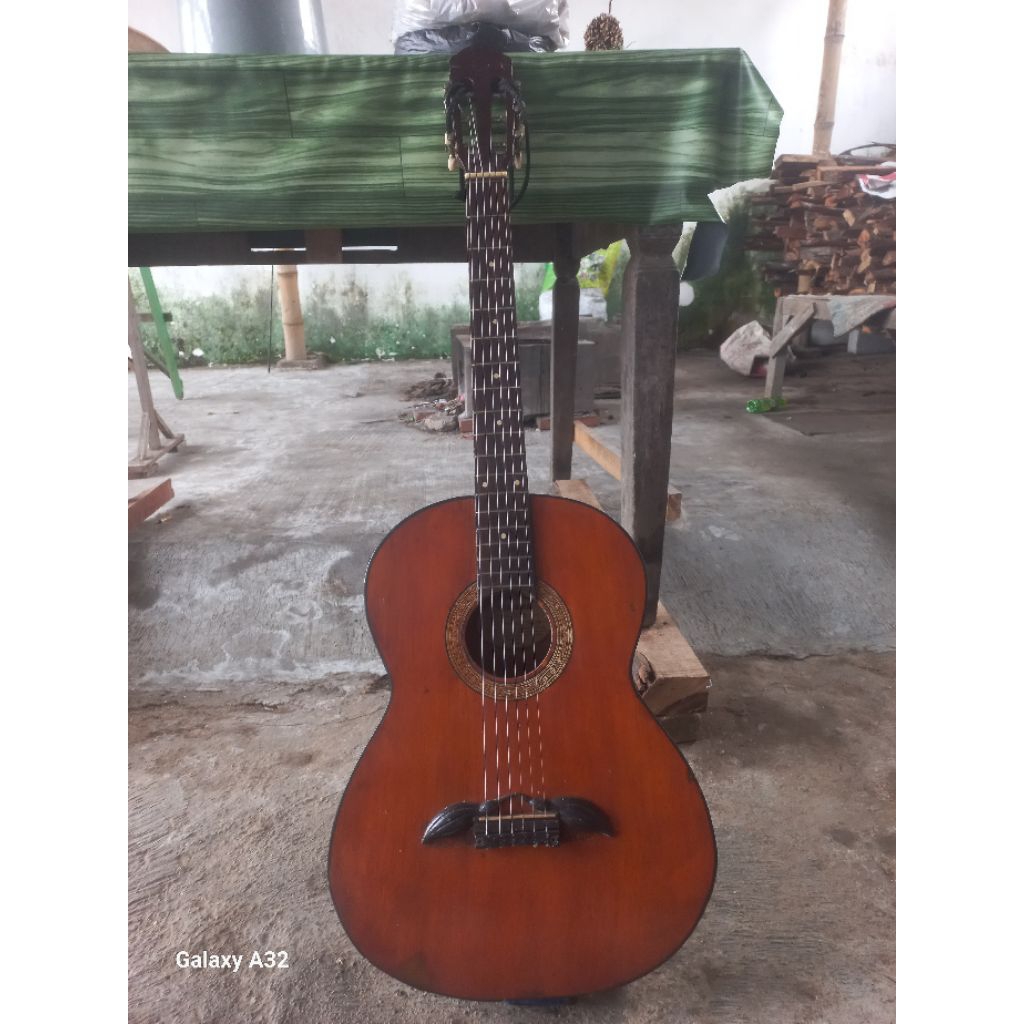 gitar bekas