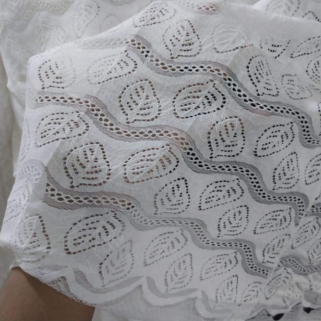 KAIN/BAHAN BRUKAT KATUN/MOTIF DAUN/BRUKAT KEBAYA