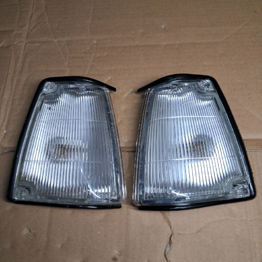 LAMPU SEIN SUDUT DAIHATSU CHARADE G12 FRONT CORNER LAMPU SUDUT CHARADE SATU SET