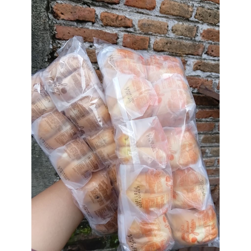 Roti selai nanas dan selai coklat jordan