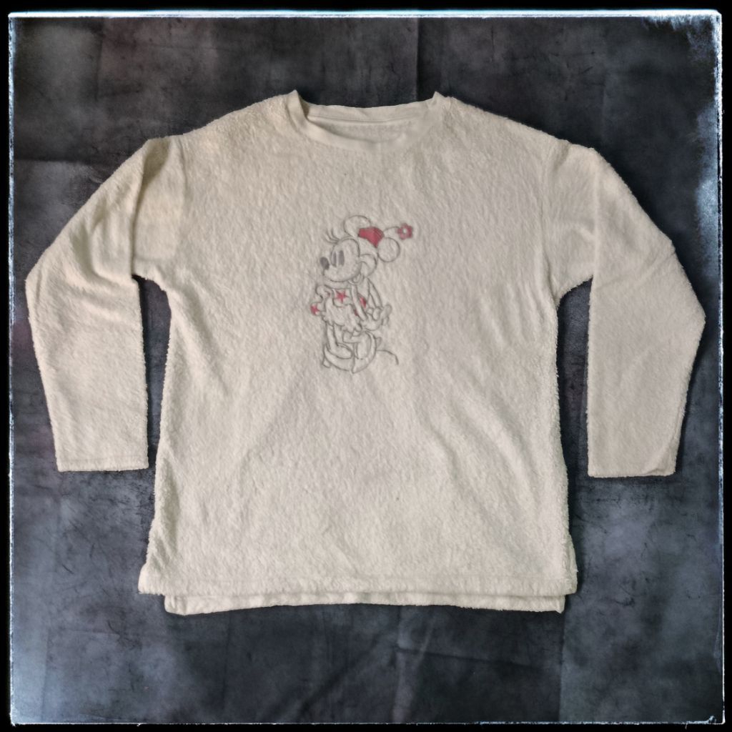 UNIQLO x DISNEY Crewneck sweater bulu fluffy size M