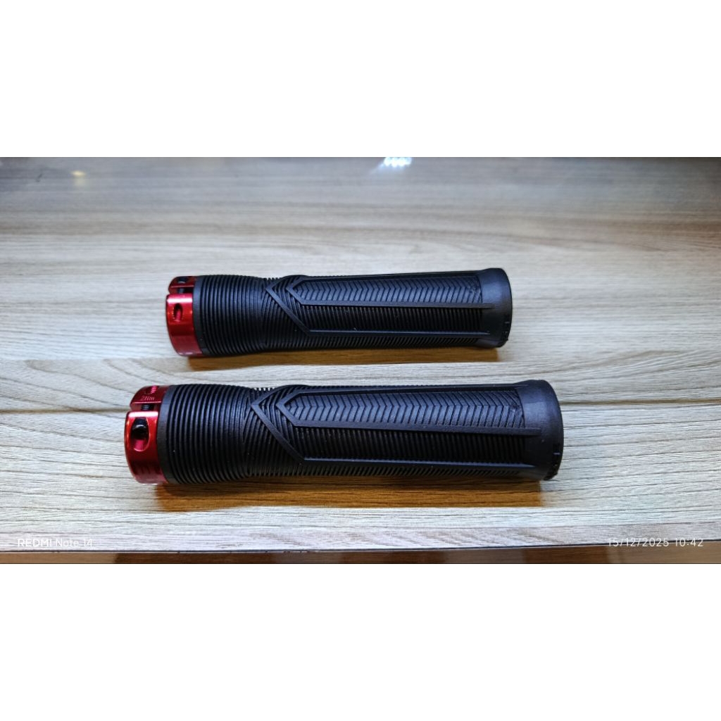 Grip Raceface Chester 31mm black Red