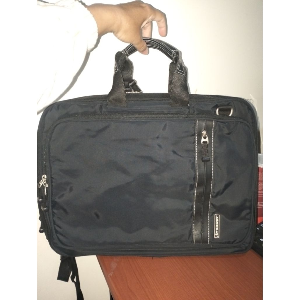 Preloved Tas Multifungsi Branded Genova bisa jinjing atau di Ransel