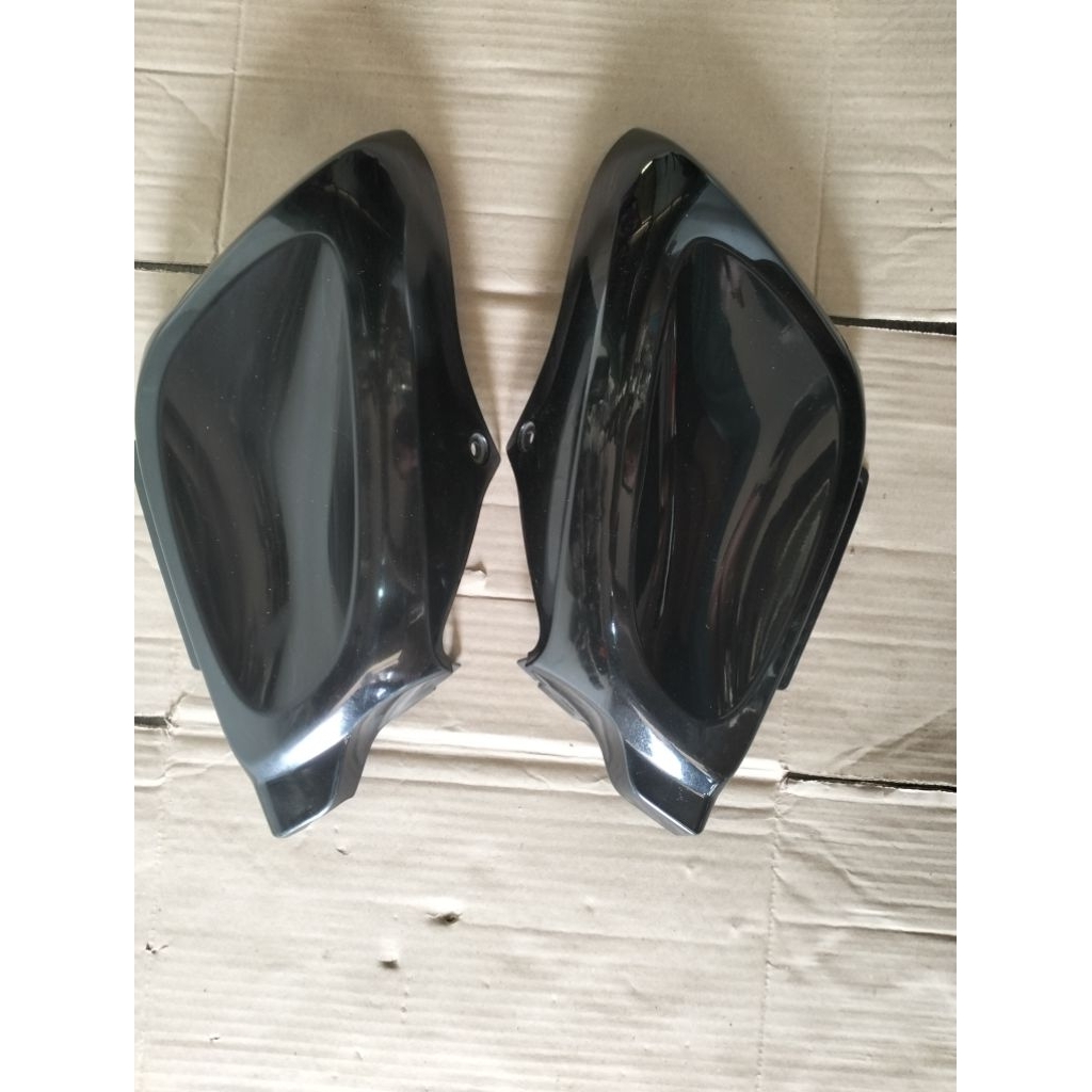 COVER BOX AKI RH GSX R 150 KIRI KANAN ORIGINAL