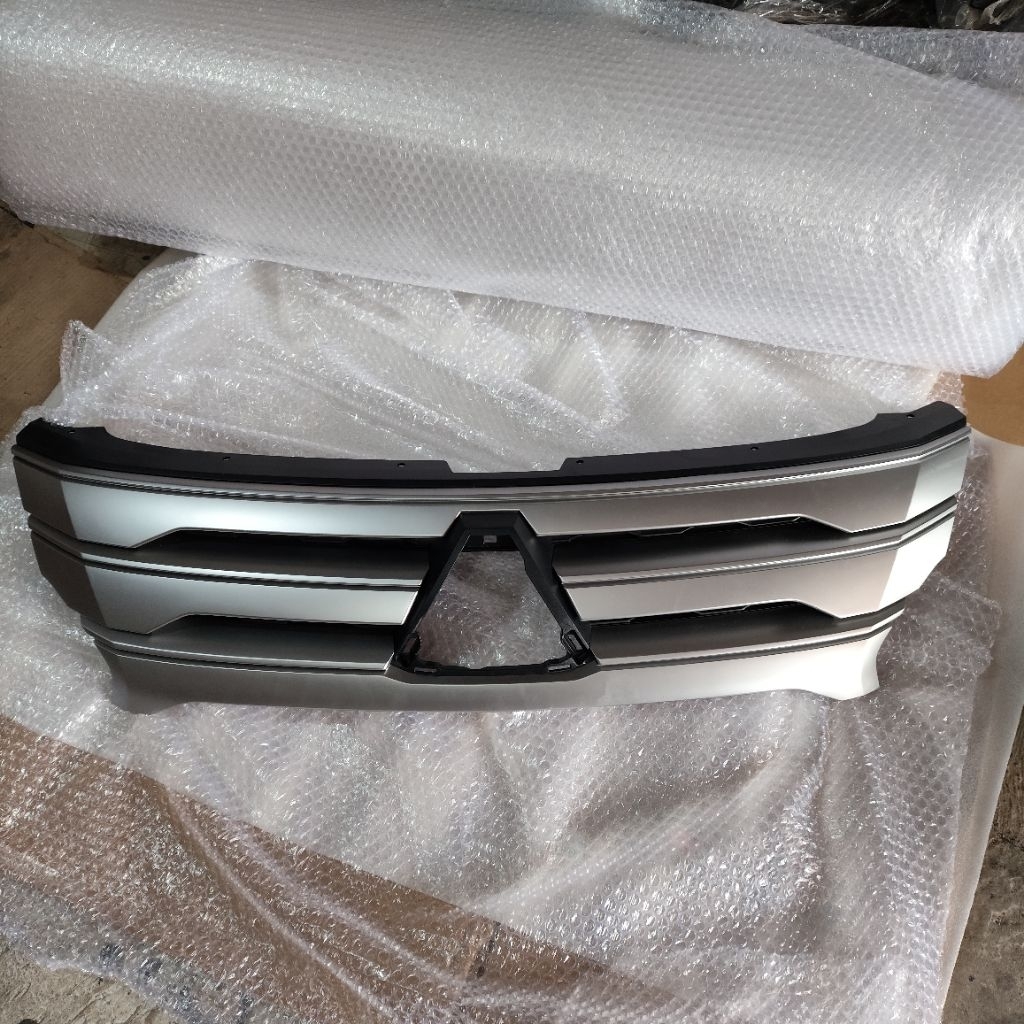 Grill Grille Mitsubishi pajero Sport 2022 2023 2024 2025 original