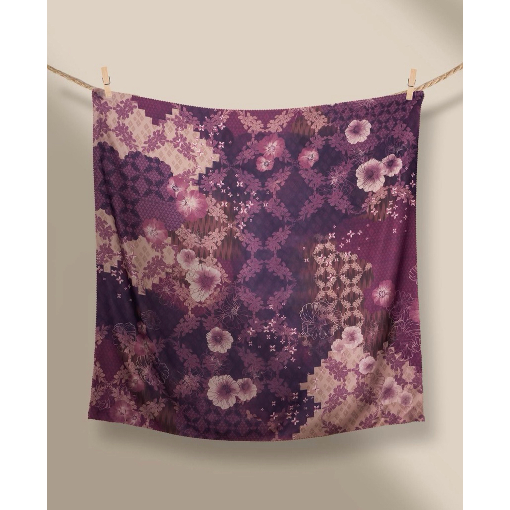 Ulos Scarf Wearing Klamby