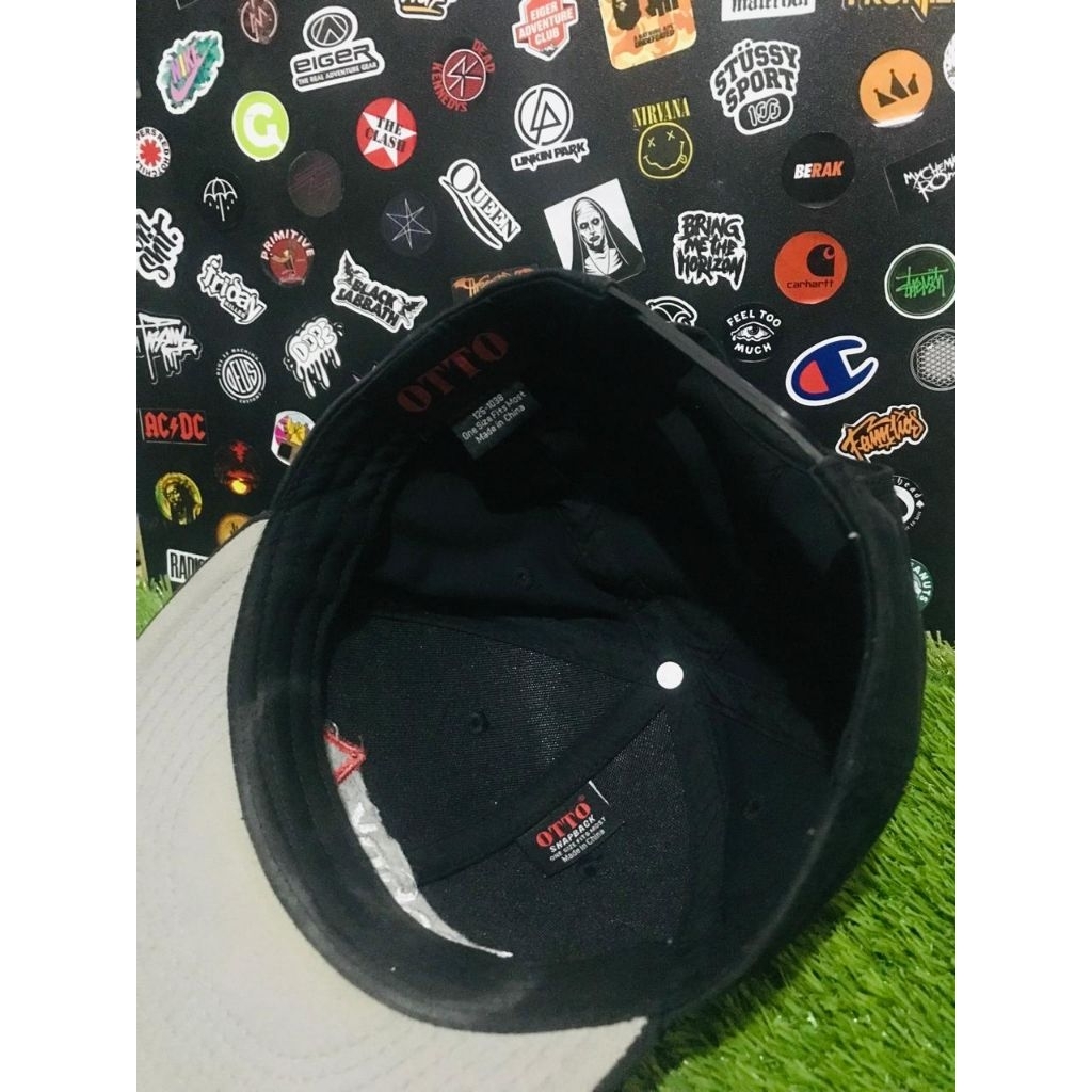 topi reebok