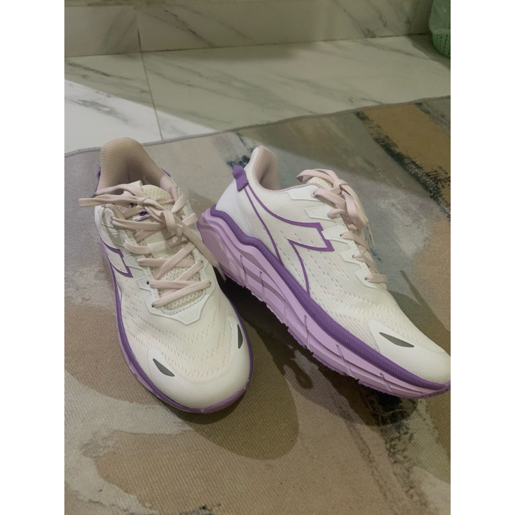Diadora women