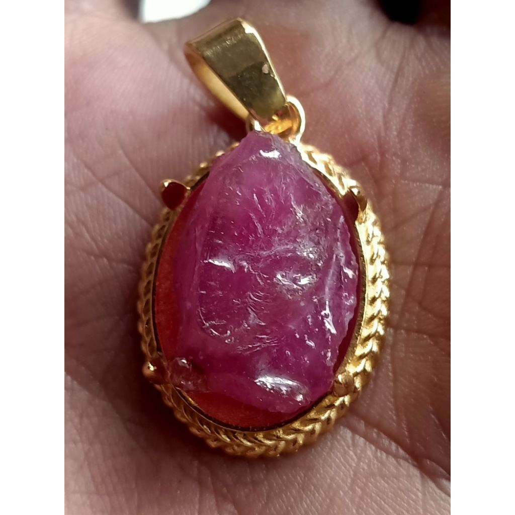 liontin batu Ruby