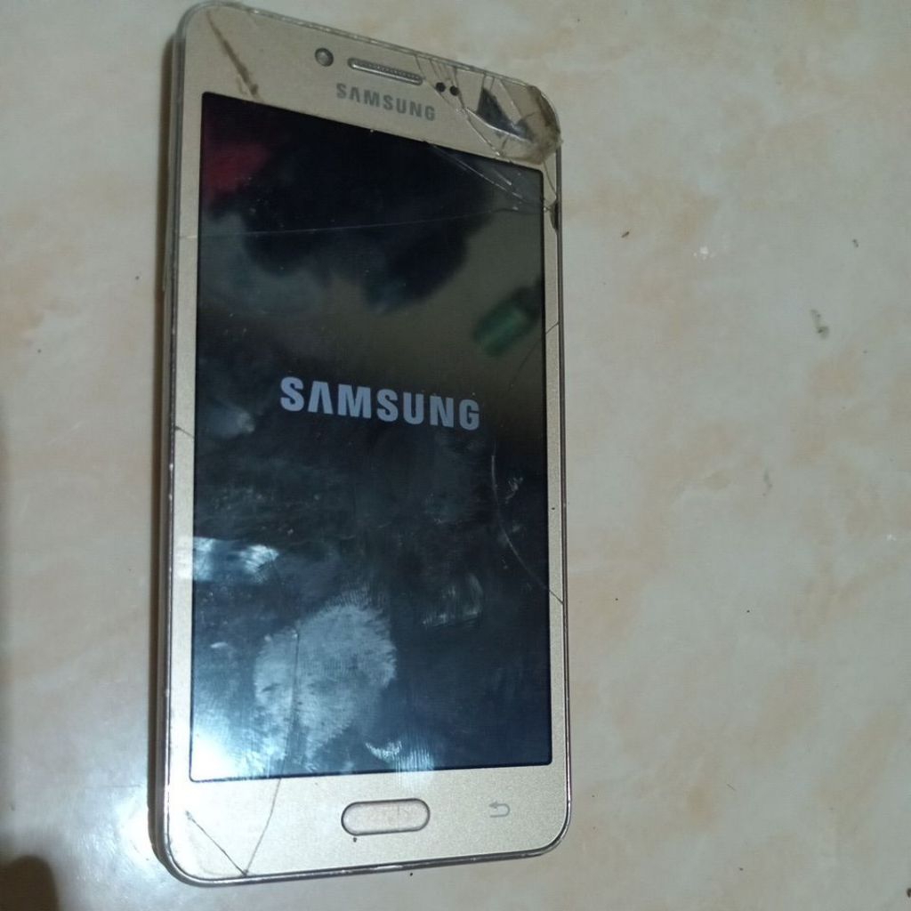 Samsung j2 prime minus lcd retak
