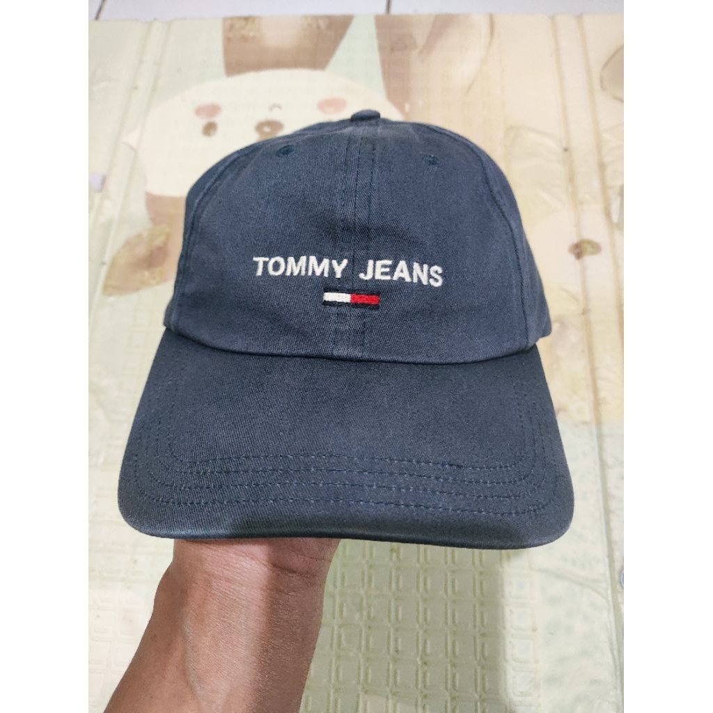 Tommy jeans topi bahan jeans warna jeans washing