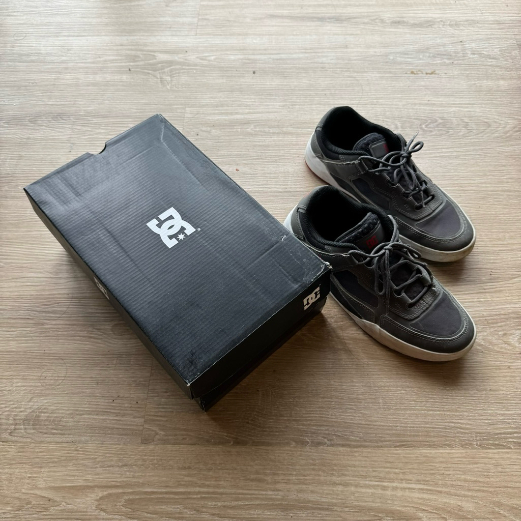 Sepatu DC Metric Grey Black