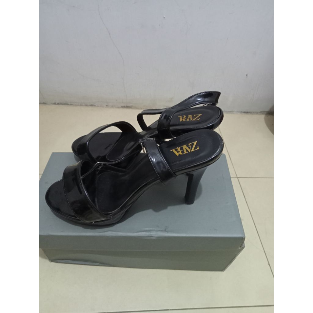 Preloved Sepatu wanita ZARA Sepatu hills 10Cm