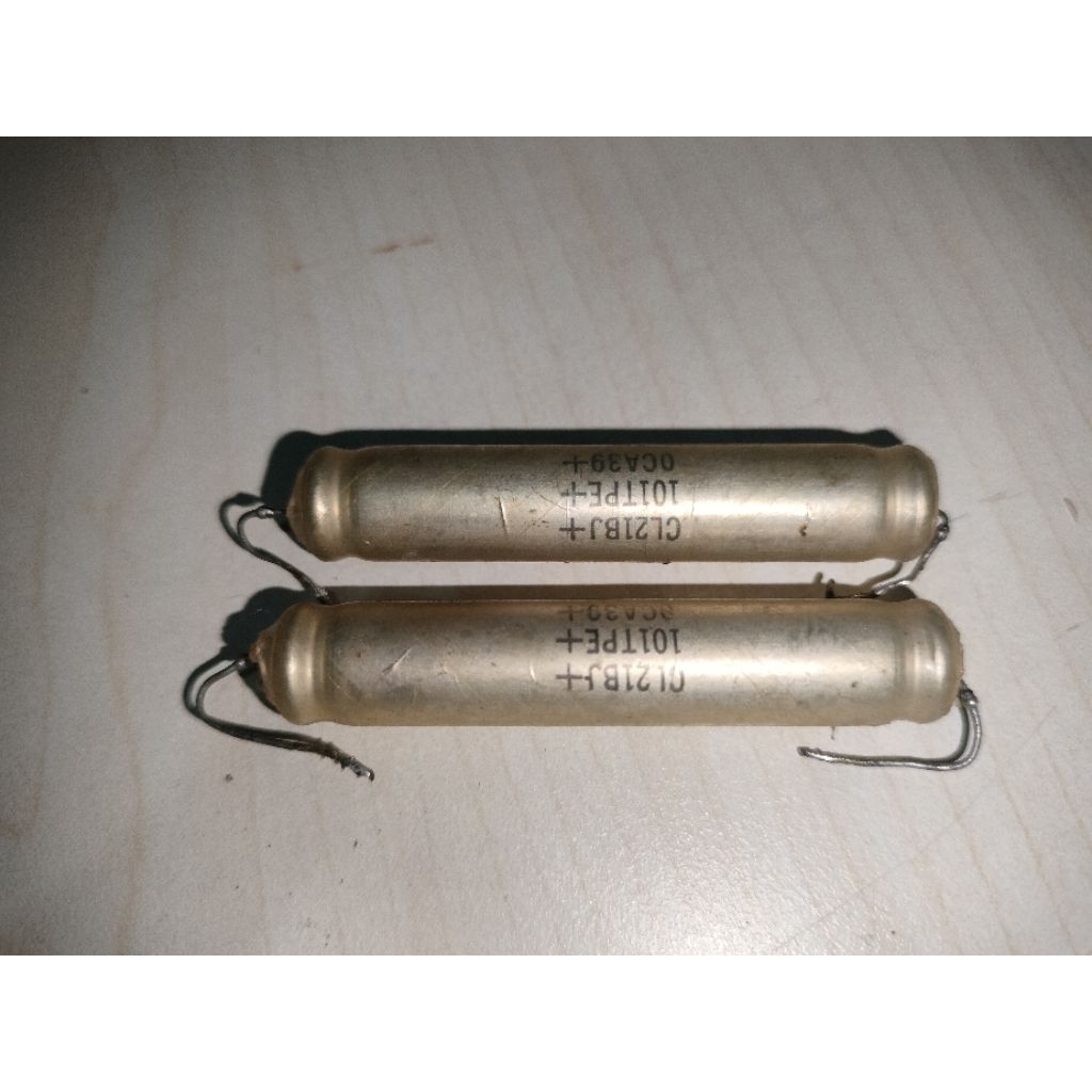 sepasang capacitor electrolitic axial vintage 100uf/50v
