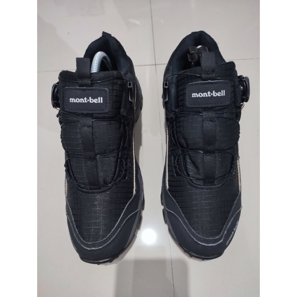 sepatu gunung (mont-bell)