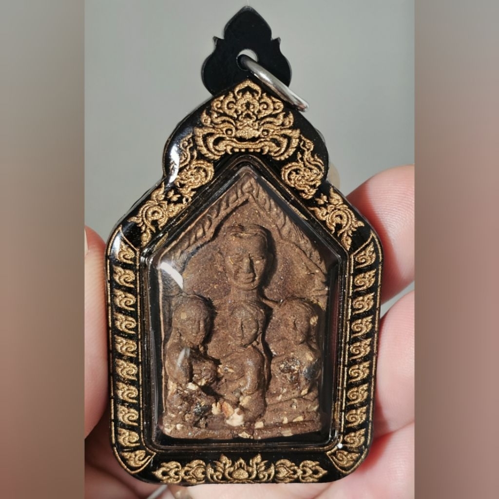 Khun Paen Sam Nang Phrai