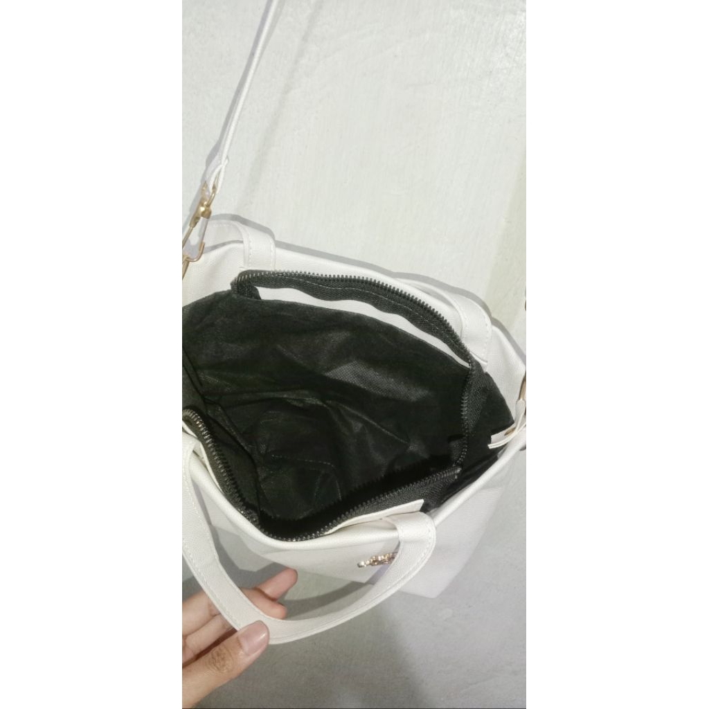 TAS SELEMPANG PUTIH