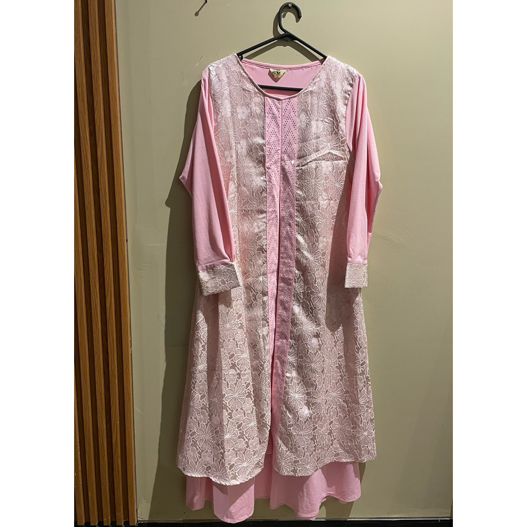 [PREMIUM] Gamis Layering Brokat Shimmer Pink Soft - Abaya Modern Aksen Rhinestone